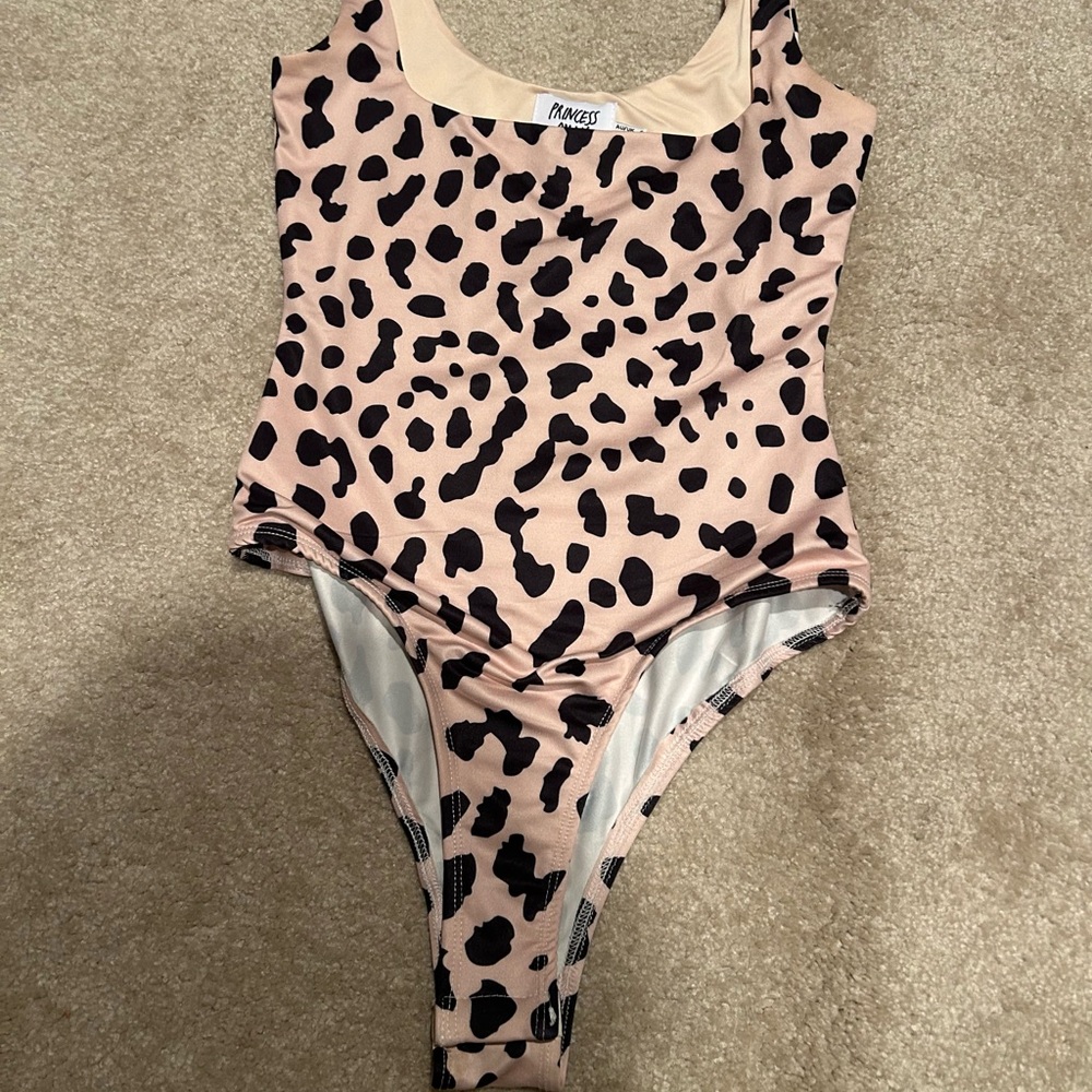 Princess Polly Leopard Print Bodysuit. Like new. Size 2.